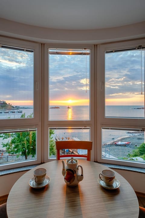 Dining area, Sea view, Sunrise