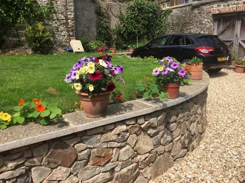 Garden, Garden, Parking