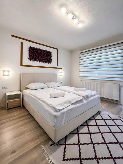 Bed, Photo of the whole room, Bedroom, internet, towels