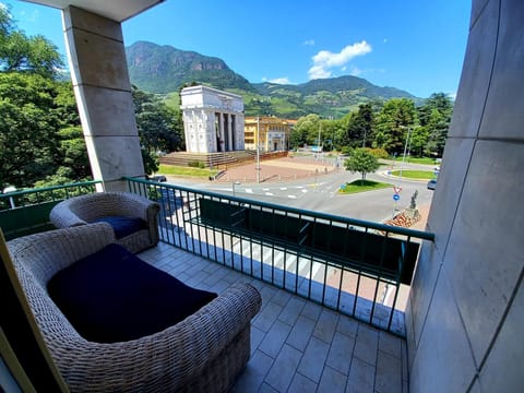 Property building, Nearby landmark, Natural landscape, View (from property/room), Balcony/Terrace, Mountain view