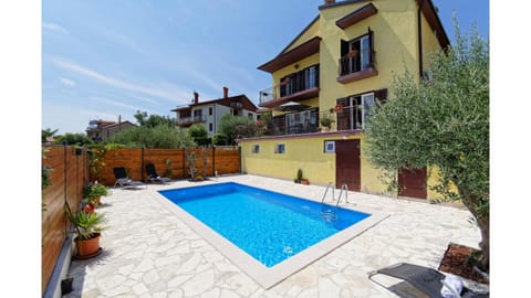 Property building, Pool view, Swimming pool