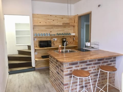 Kitchen or kitchenette, Dining area, minibar, pet friendly, stove