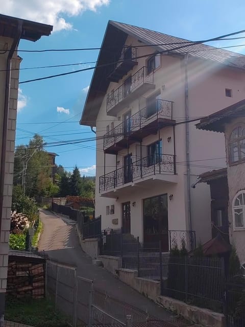 Property building, Neighbourhood