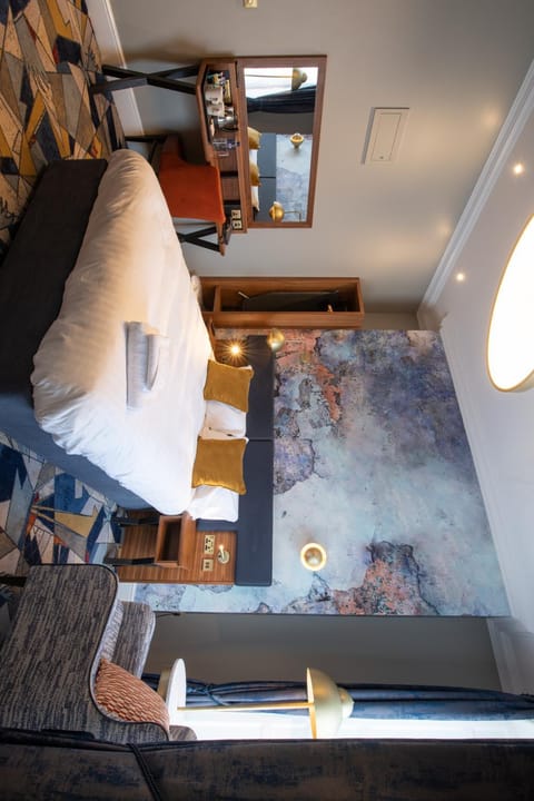 Bed, Bedroom, hair dresser, towels