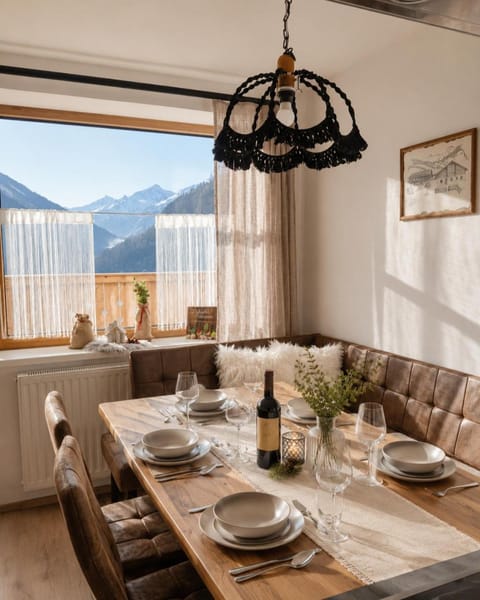 View (from property/room), Balcony/Terrace, Dining area, Sunset, children, older children