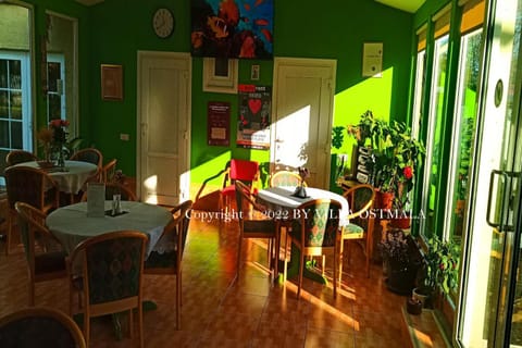 Restaurant/places to eat, Communal lounge/ TV room, Day, Banquet/Function facilities, Seating area
