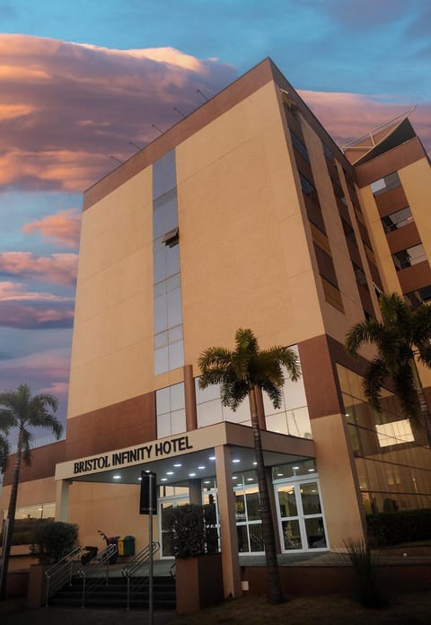 Facade/entrance, View (from property/room)