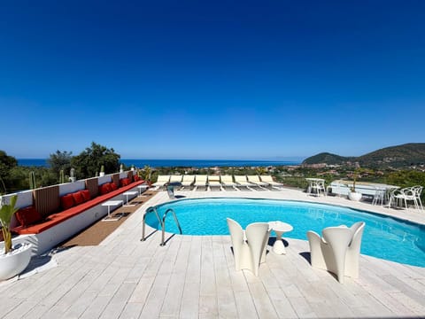 Day, Natural landscape, Pool view, Sea view, Swimming pool, sunbed