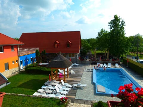 Balcony/Terrace, Swimming pool, Swimming pool