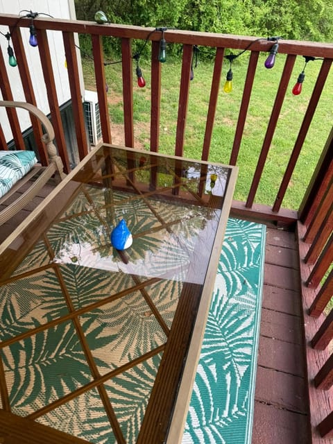 Hoot Nanny's Cottage on Mossy Creek House in White County