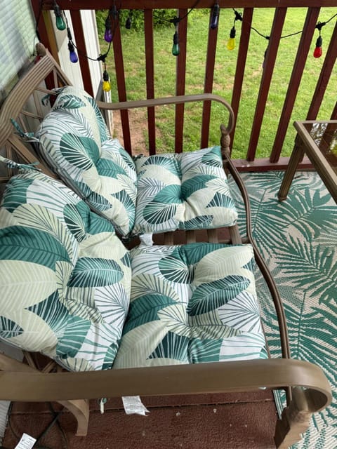 Hoot Nanny's Cottage on Mossy Creek House in White County