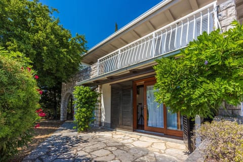 Patio, Facade/entrance