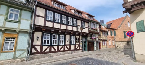 Restaurant/places to eat, Facade/entrance