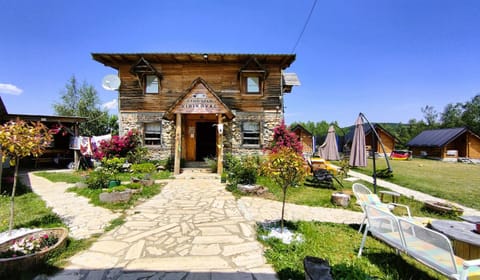 Property building, Restaurant/places to eat