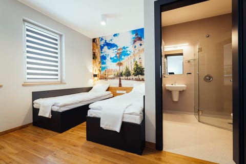 Shower, Bed, Bathroom, Photo of the whole room, Bedroom, towels