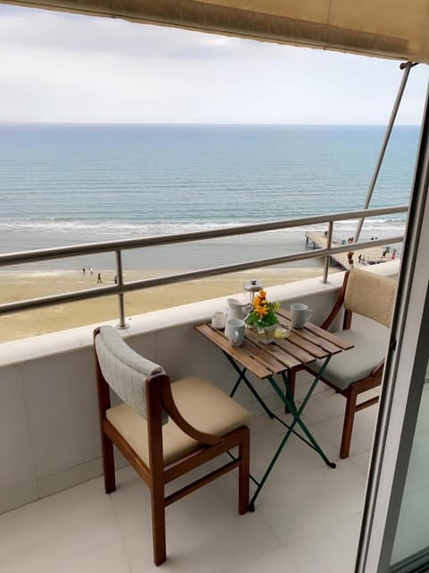 Property building, Balcony/Terrace, Sea view