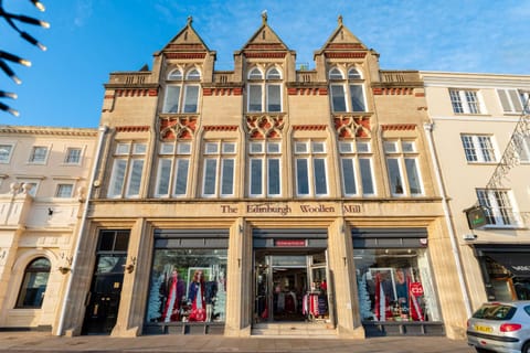 Property building, Facade/entrance, Off site