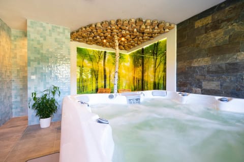 Hot Tub, Bath