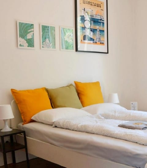 Bed, towels