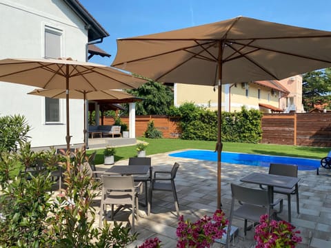 Garden, Swimming pool
