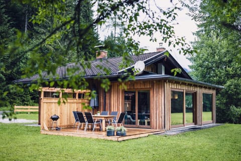 Property building, Garden, Balcony/Terrace