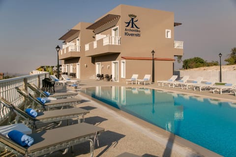 Property building, Swimming pool, sunbed