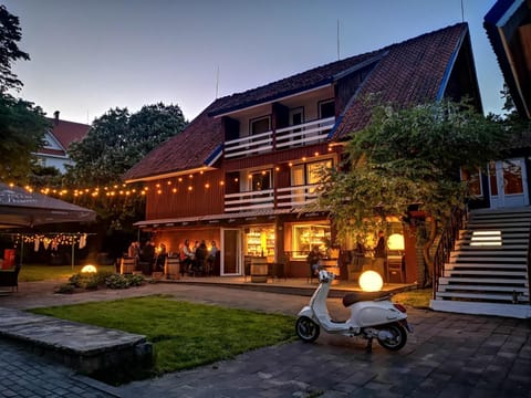 Property building, Restaurant/places to eat, Night, Garden, Garden view