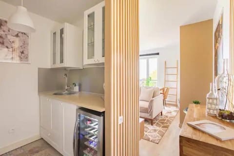 Restaurant/places to eat, Kitchen or kitchenette, minibar