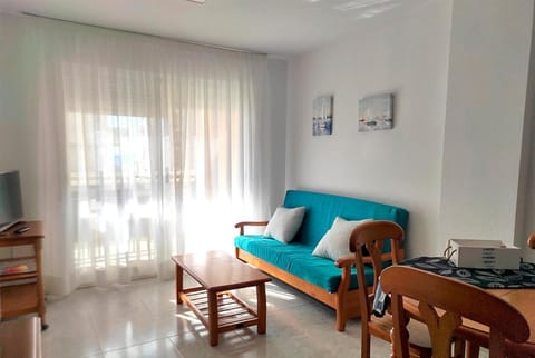 TV and multimedia, Living room, Lounge or bar, Dining area