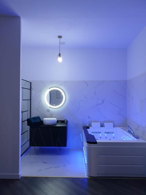 Bathroom, Spa and wellness centre/facilities