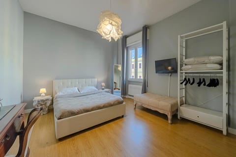 Bed, TV and multimedia, Photo of the whole room, Bedroom, wardrobe