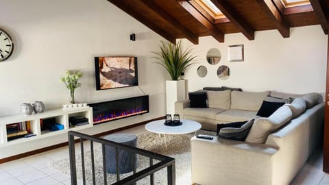 Communal lounge/ TV room, TV and multimedia, Living room, Seating area, Evening entertainment