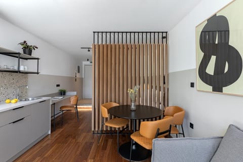 Kitchen or kitchenette, Seating area, Dining area