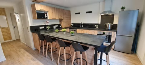 Kitchen or kitchenette, Dining area, dishwasher, minibar, pet friendly, stove, toaster