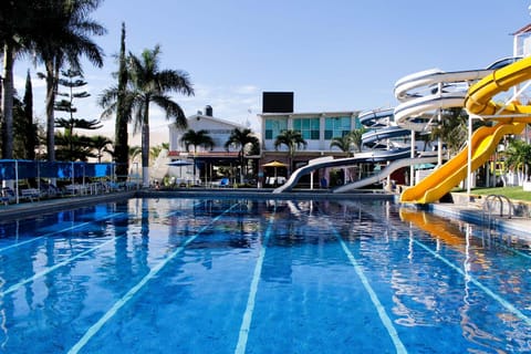 Day, Aqua park, Pool view, Swimming pool, sunbed