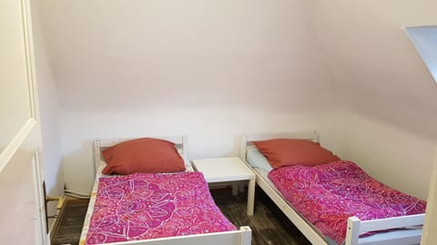 Handwerker Unterkunft Monteurzimmer mit Gemeinschaftsbad in Brebach Apartment in Saarbrücken