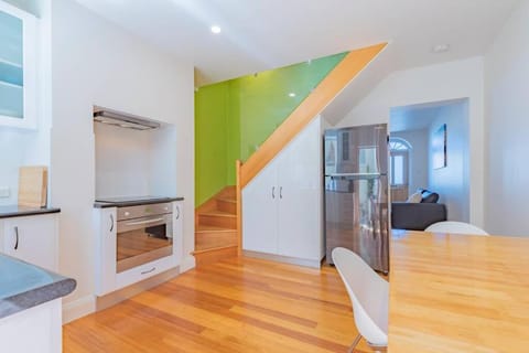 MELVINGTON BOUTIQUE APARTMENT IN HOBART CBD o Apartment in Hobart