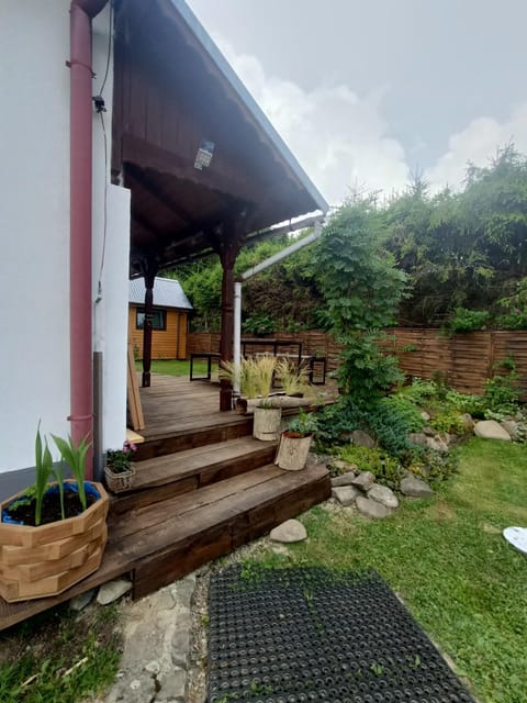 Property building, Spring, Day, Garden, Balcony/Terrace, Garden view