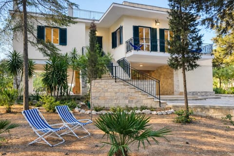 Property building, Garden, View (from property/room), Garden view, sunbed