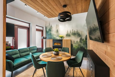 TV and multimedia, Living room, Seating area, Dining area
