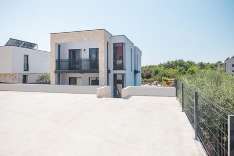 Property building, Day