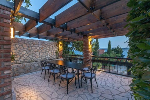 View (from property/room), Balcony/Terrace, Dining area
