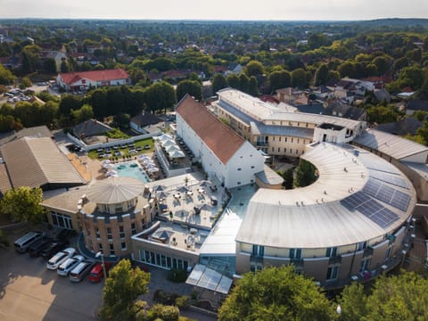 Property building, Restaurant/places to eat, Swimming pool