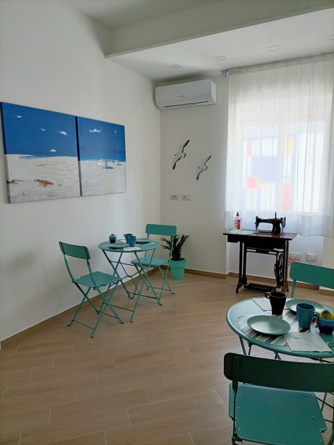 Living room, Seating area, Dining area, Internal: Not applicable to any particular room