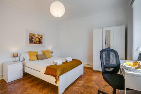 Bed, Photo of the whole room, Bedroom