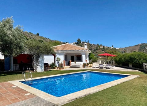 Property building, Day, Natural landscape, Garden, Garden view, Pool view, Swimming pool, Swimming pool, sunbed