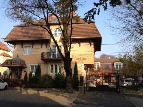 Property building, Day