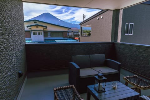 View (from property/room), Balcony/Terrace, Seating area, Mountain view