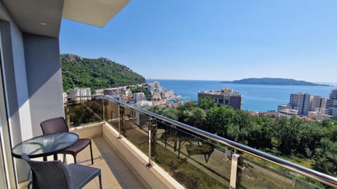 Natural landscape, View (from property/room), Balcony/Terrace, Mountain view, Sea view