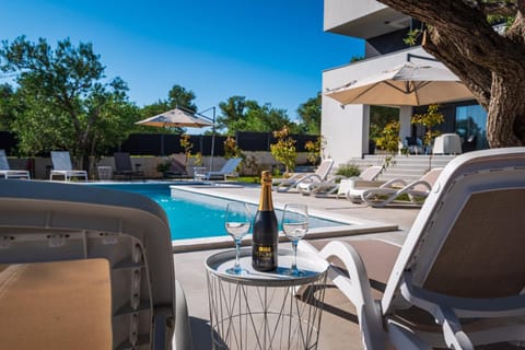 Day, Pool view, Swimming pool, sunbed